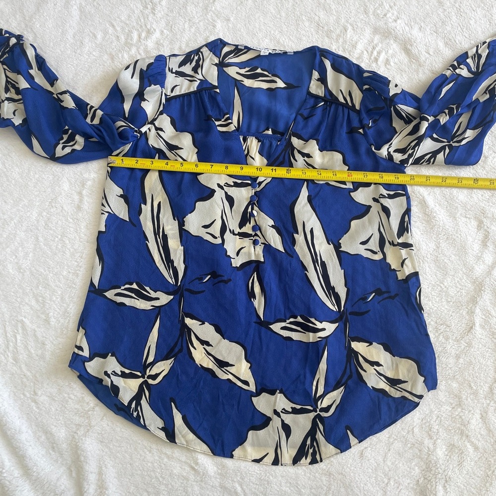 Veronica Beard Blue and Cream Floral Print Blouse - Picture 10 of 13